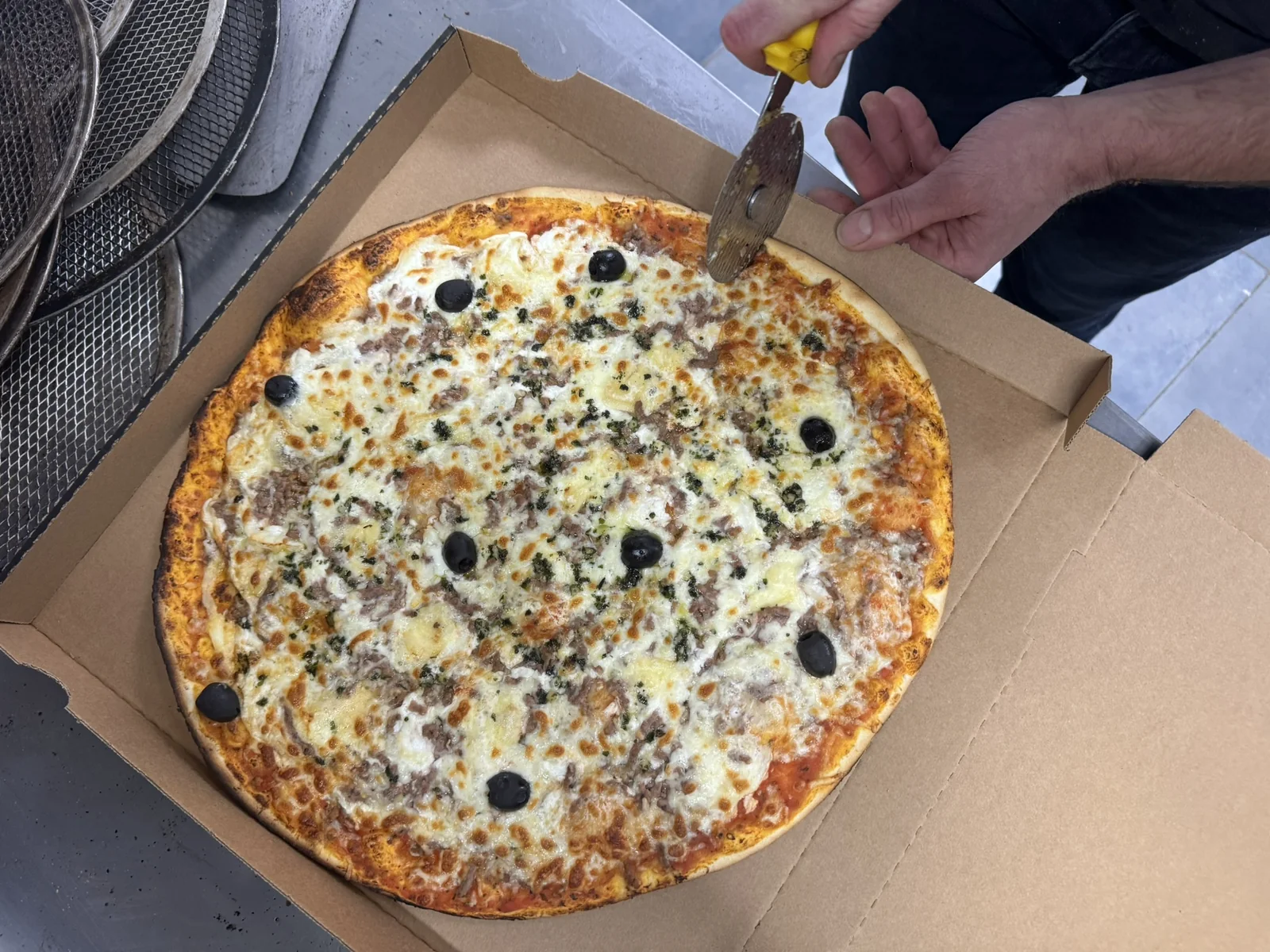 Pizza artisanale photographiée dans la galerie L’As De Pizz (22)
